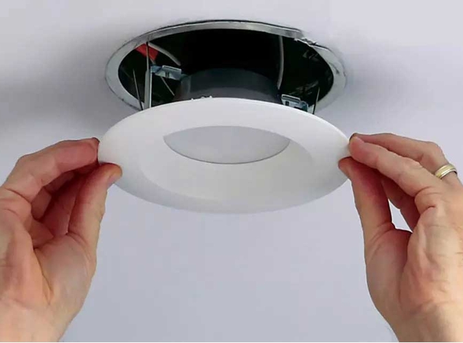 Cách tháo đèn downlight, đèn LED âm trần đúng kỹ thuật