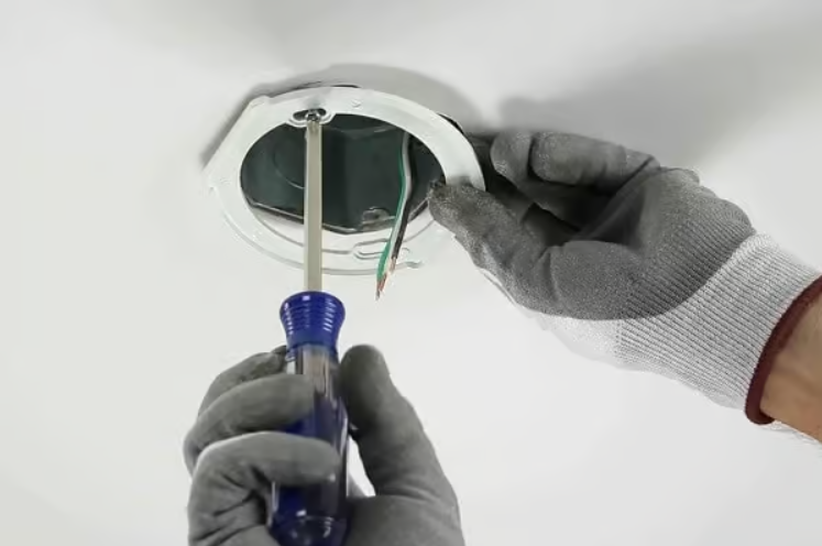 cách tháo đèn downlight